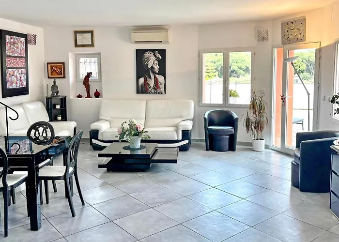 Mas Garonnette Villa *